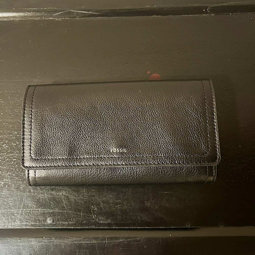 NWT FOSSIL trifold wallet